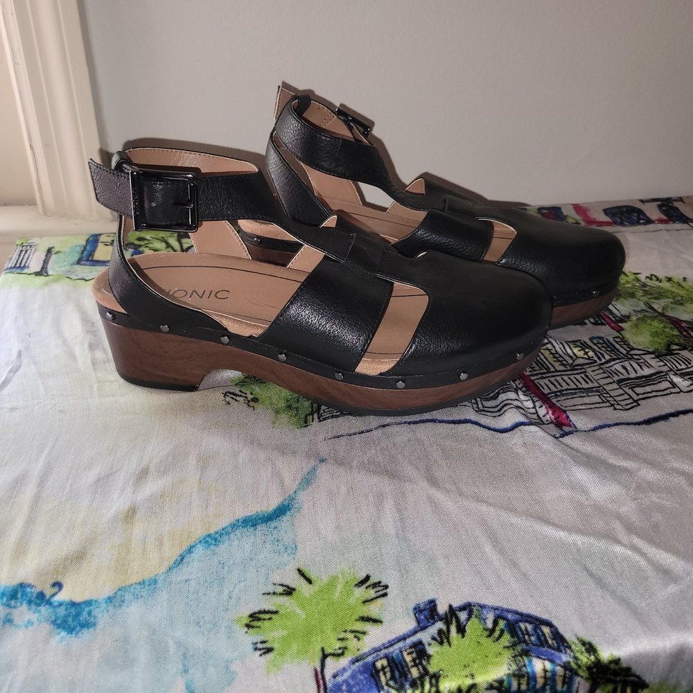 Vionic Black Leather T-Strap Clog Sandals - Picture 2 of 3